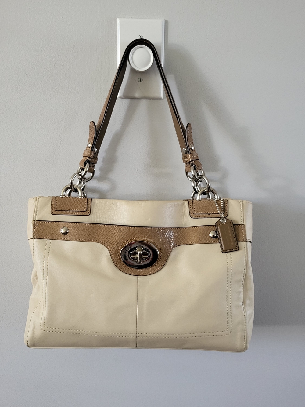 Coach Cream and Tan Leather Shoulder Bag with Turn-Lock